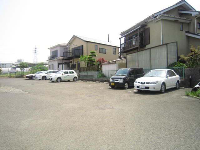 物件外観写真3　(駐車場)