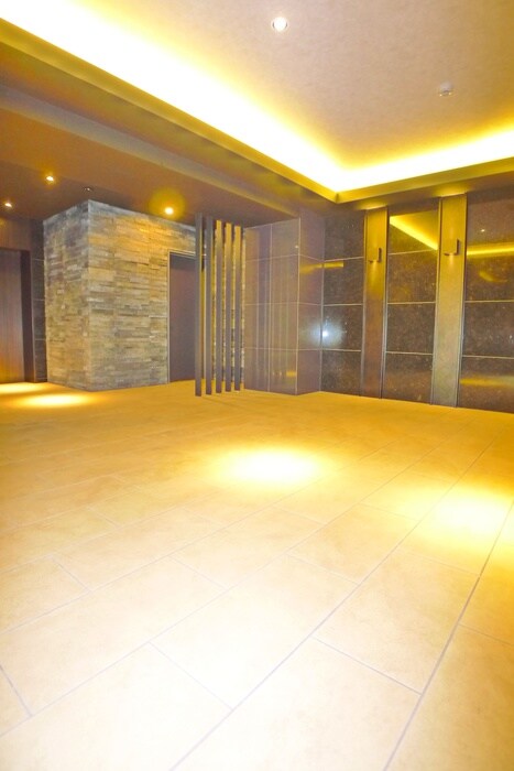 物件外観写真4　(エントランス部分)