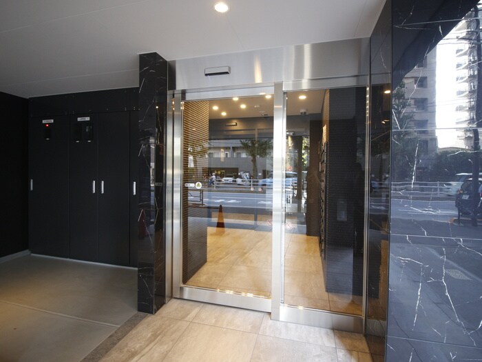 物件外観写真4　(エントランス部分)