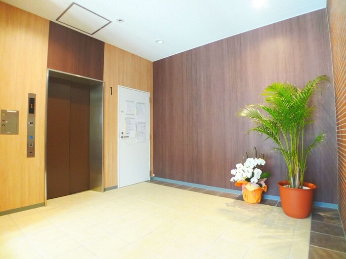 物件外観写真2　(エントランス部分)