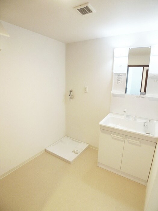 物件内観写真16　(洗濯機置場)