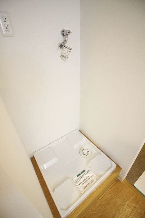 物件内観写真17　(洗濯機置場)