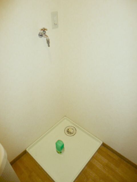 物件内観写真13　(洗濯機置場)