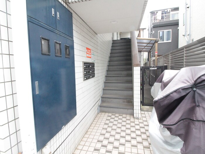 物件外観写真4　(エントランス部分)