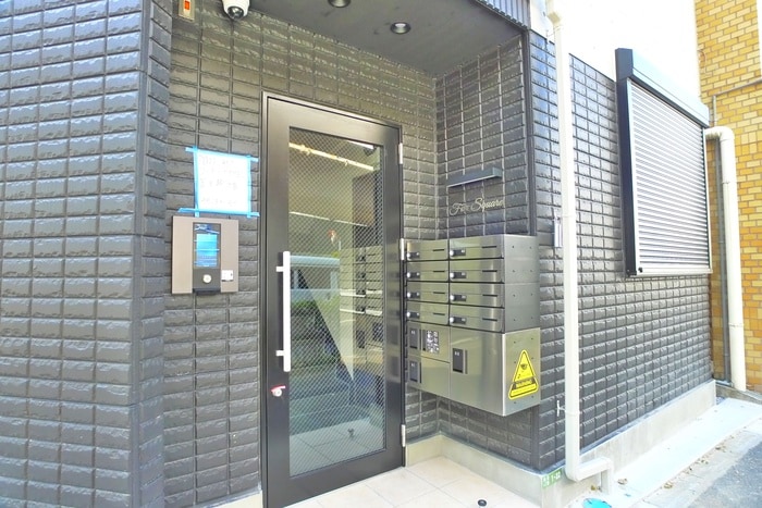 物件外観写真3　(エントランス部分)