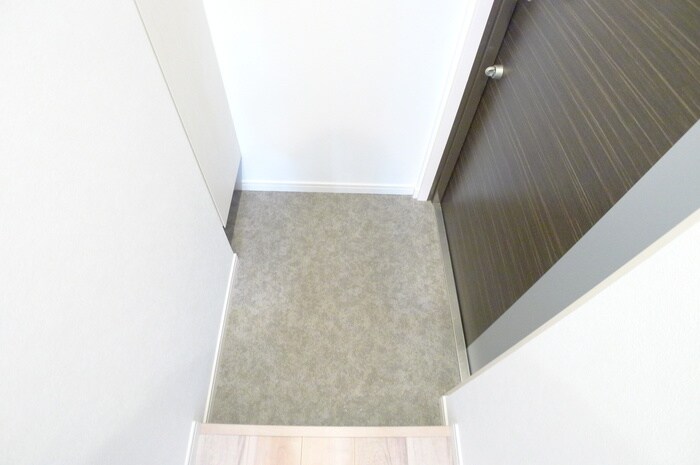 物件内観写真18　(玄関)