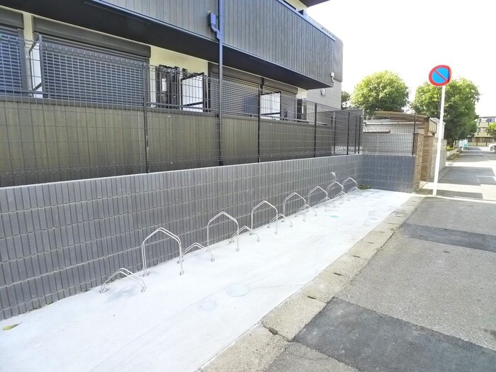 物件外観写真5　(駐輪場)