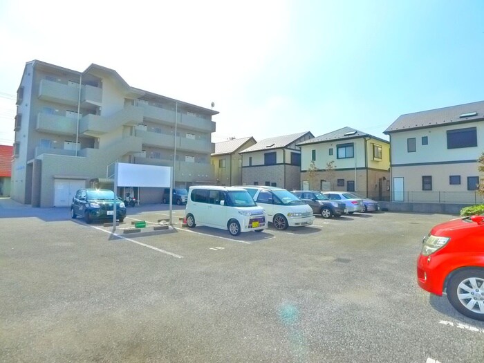 物件外観写真5　(駐車場)