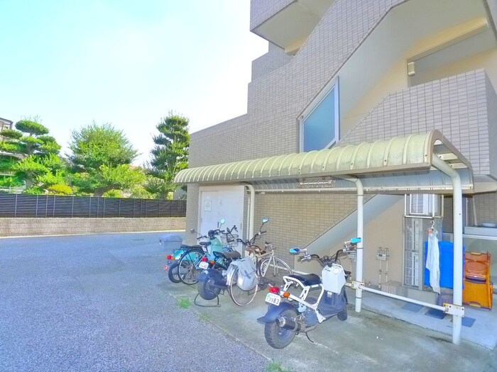 物件外観写真6　(駐輪場)