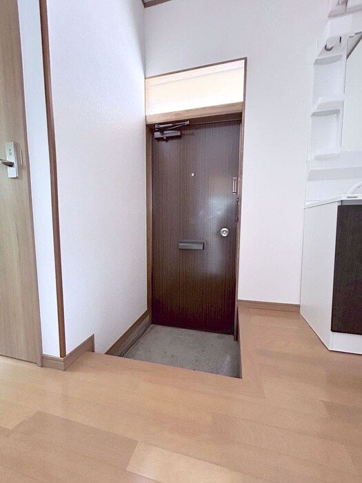 物件内観写真18　(玄関)