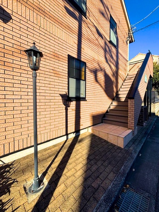 物件外観写真5　(エントランス部分)