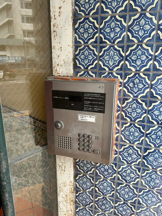 物件外観写真6　(エントランス部分)