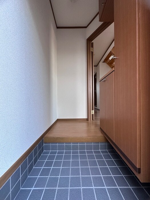 物件内観写真12　(玄関)