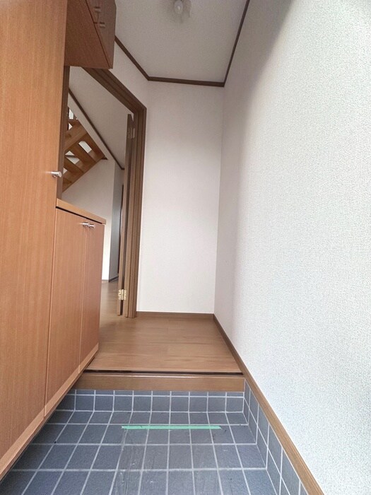 物件内観写真18　(玄関)