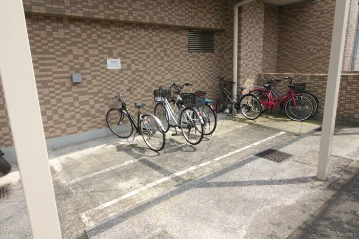 物件外観写真5　(駐輪場)
