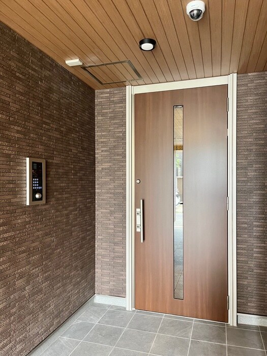 物件外観写真3　(エントランス部分)