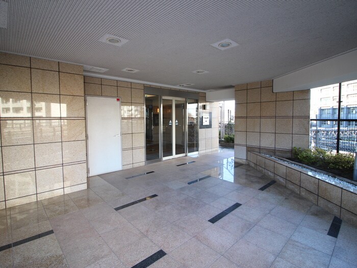 物件外観写真6　(エントランス部分)