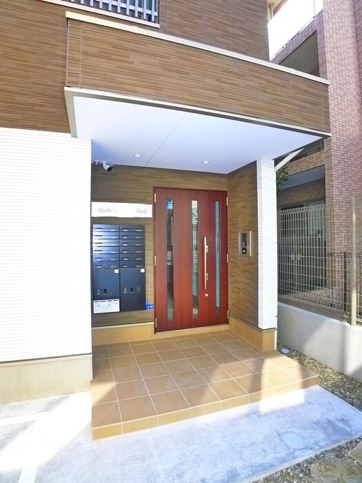 物件外観写真3　(エントランス部分)