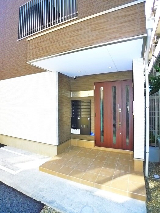 物件外観写真6　(エントランス部分)