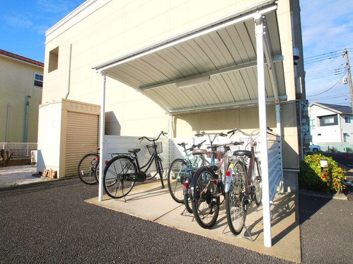物件外観写真4　(駐輪場)