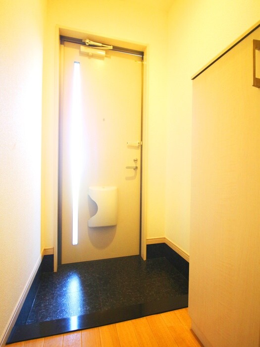 物件内観写真16　(玄関)