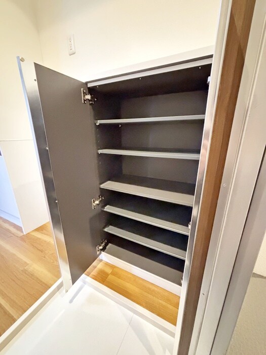 物件内観写真9　(靴箱)