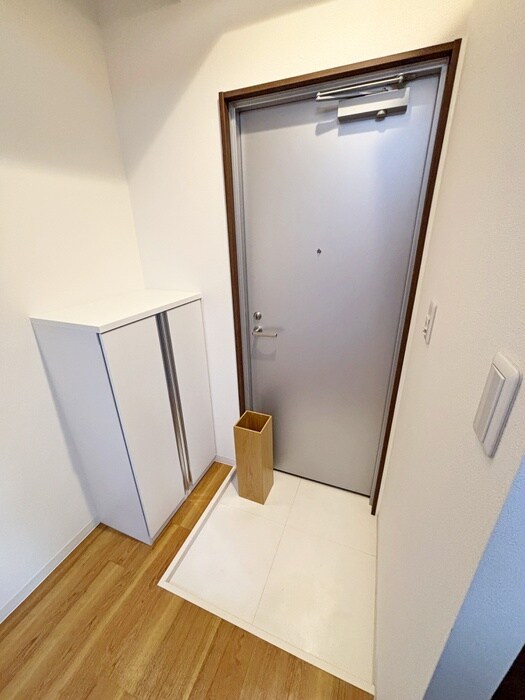 物件内観写真10　(玄関)