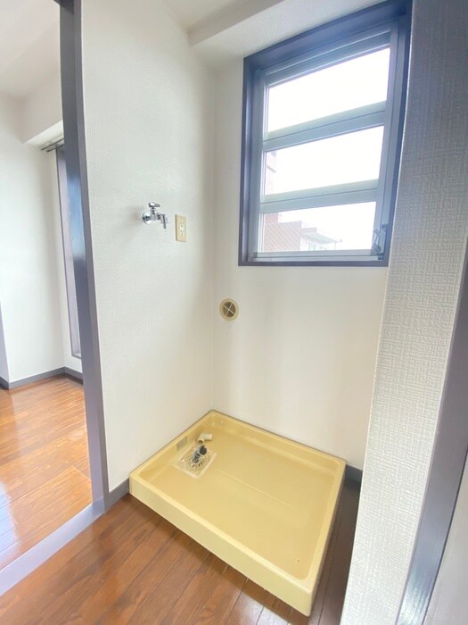 物件内観写真12　(洗濯機置場)