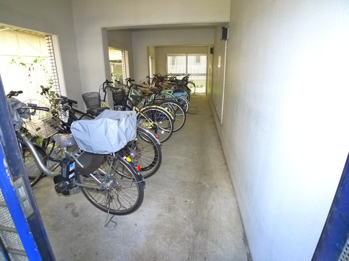 物件外観写真4　(駐輪場)