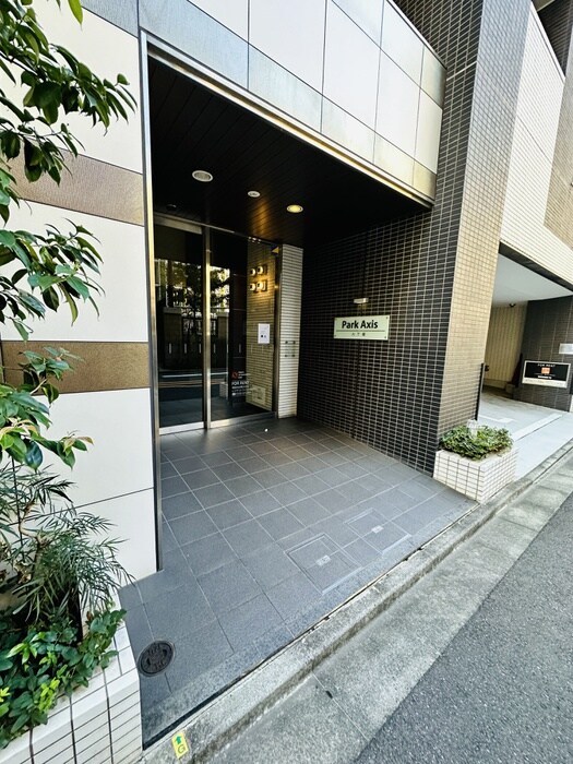 物件外観写真2　(エントランス部分)