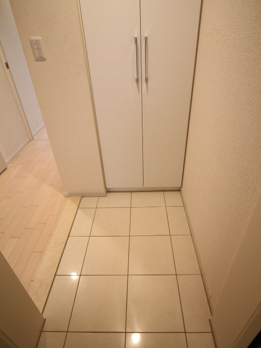 物件内観写真16　(玄関)