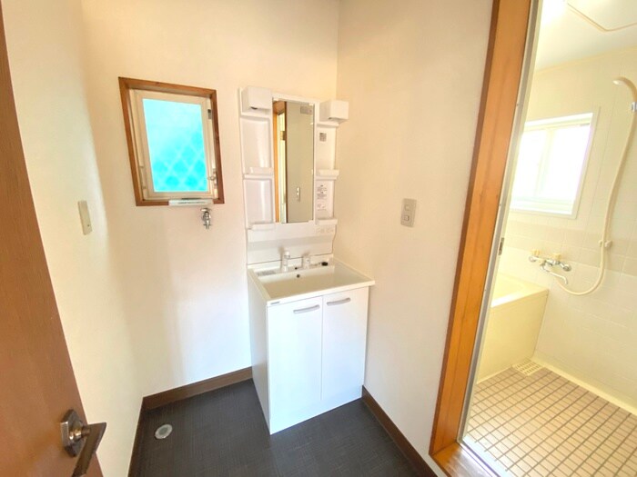 物件内観写真12　(洗面)