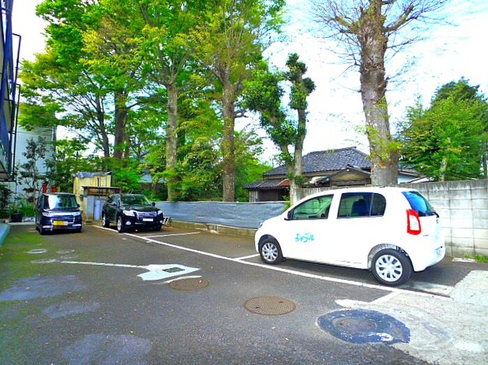 ビューハイツ藤原の駐車場