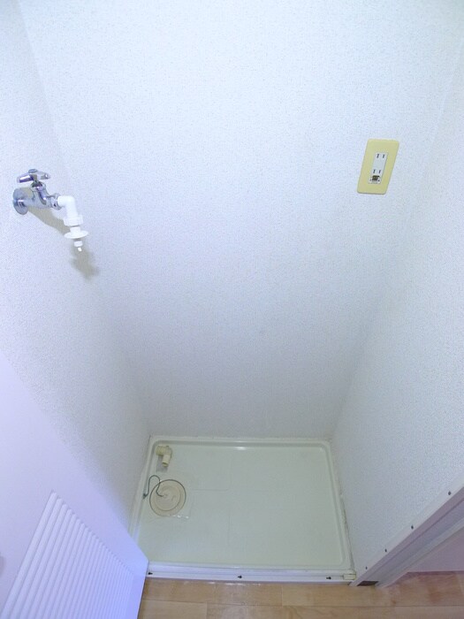 物件内観写真16　(洗濯機置場)