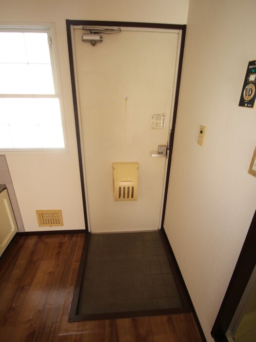 物件内観写真7　(玄関)