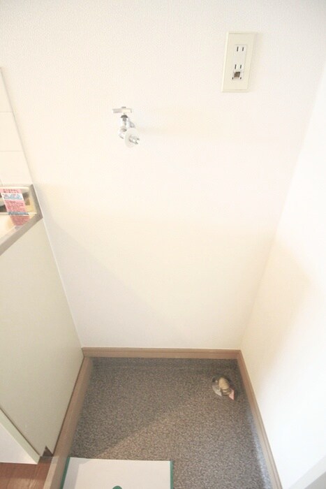 物件内観写真12　(洗濯機置場)