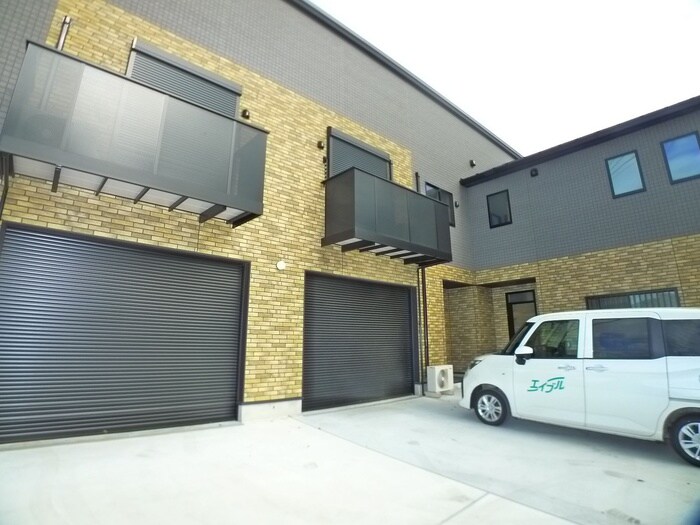 物件外観写真5　(駐車場)