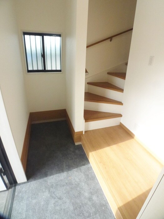 物件内観写真18　(玄関)