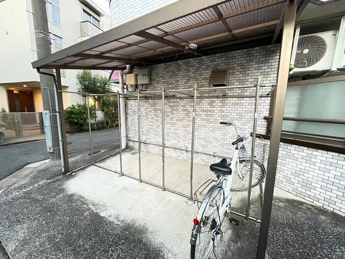 物件外観写真3　(駐輪場)