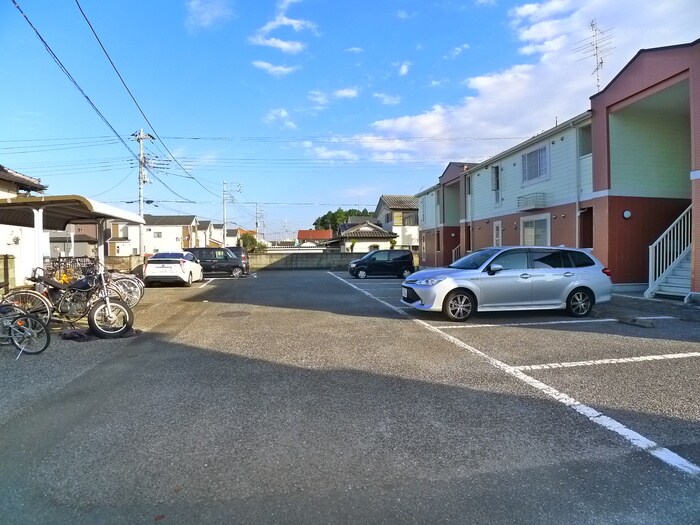物件外観写真2　(駐車場)