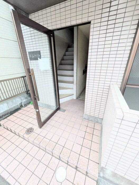 物件外観写真4　(エントランス部分)
