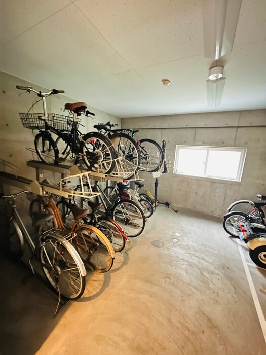 物件外観写真3　(駐輪場)