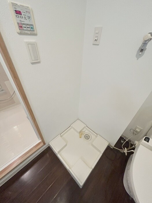 物件内観写真16　(洗濯機置場)