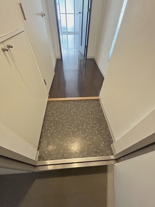 物件内観写真18　(玄関)