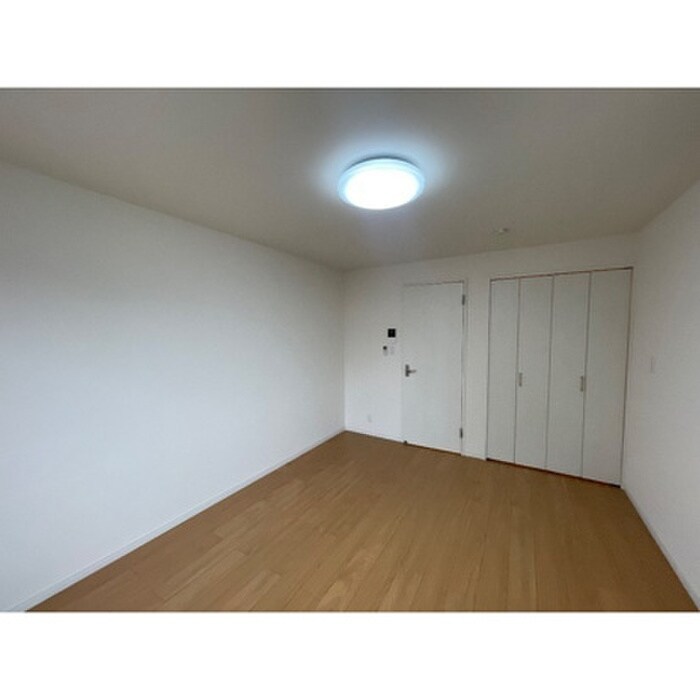 物件内観写真2　(居室)