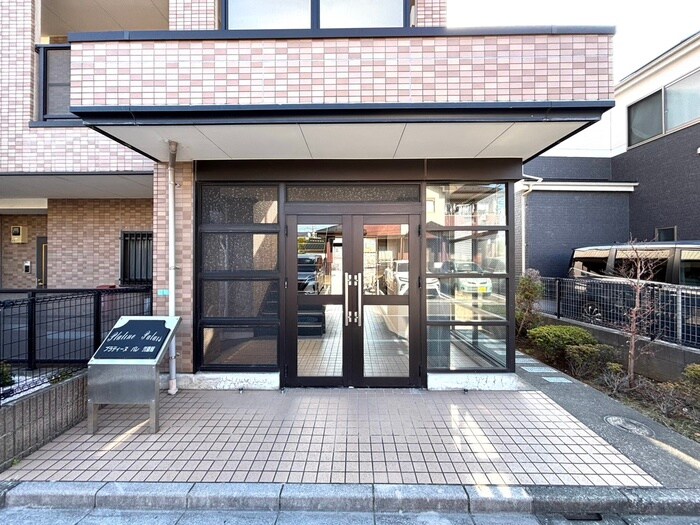 物件外観写真2　(エントランス部分)