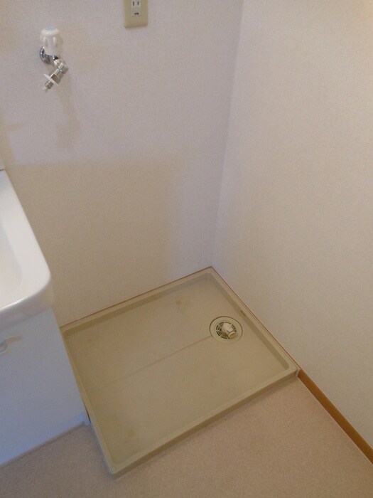 物件内観写真15　(洗濯機置場)