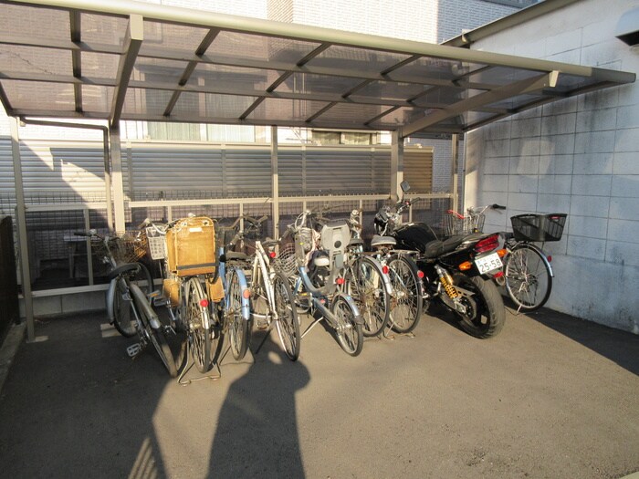 物件外観写真6　(駐輪場)