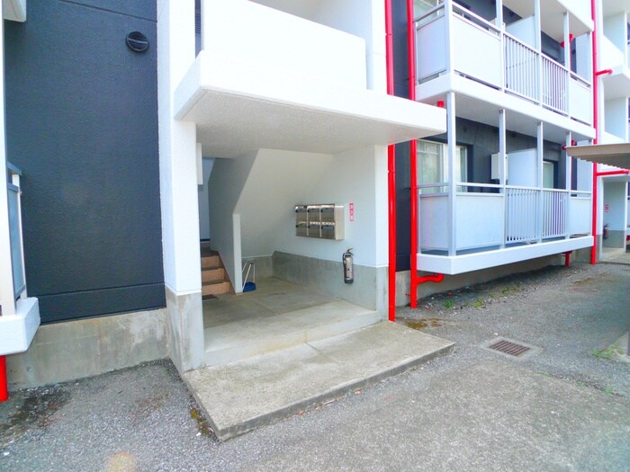 物件外観写真3　(エントランス部分)