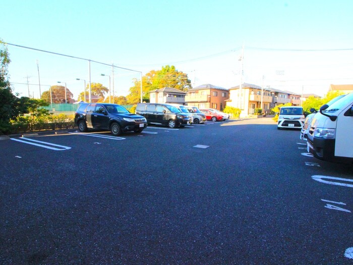 物件外観写真2　(駐車場)